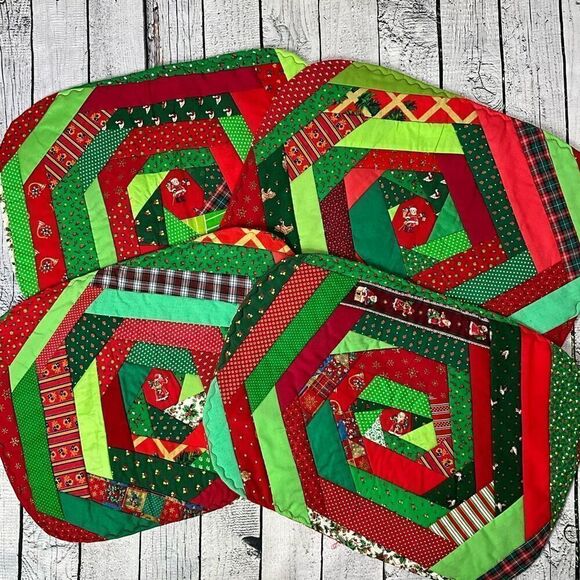 Set of 4 Vintage Quilted Christmas Placemats - Picture 1 of 7